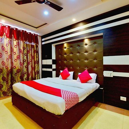 Oyo 26909 Hotel Paras Mandi Kültér fotó