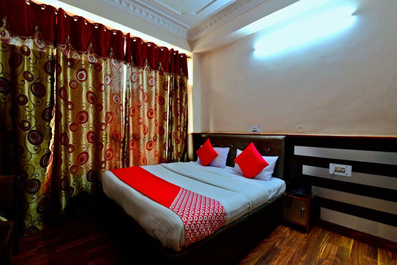 Oyo 26909 Hotel Paras Mandi Kültér fotó