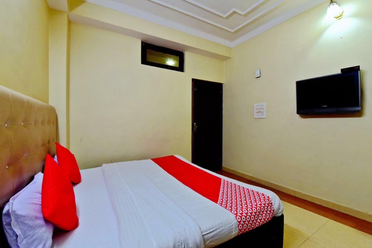 Oyo 26909 Hotel Paras Mandi Kültér fotó