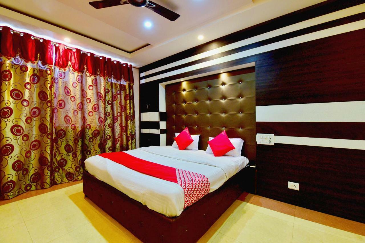 Oyo 26909 Hotel Paras Mandi Kültér fotó