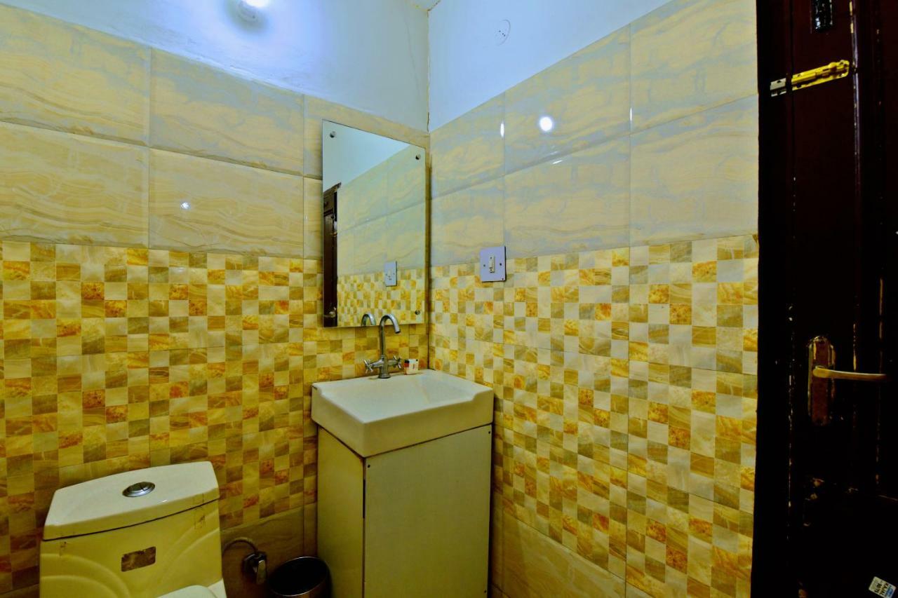 Oyo 26909 Hotel Paras Mandi Kültér fotó