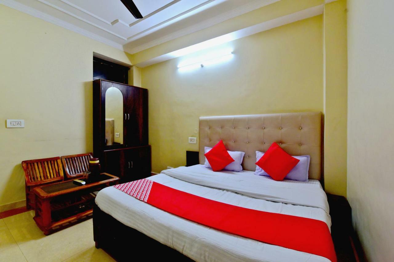 Oyo 26909 Hotel Paras Mandi Kültér fotó