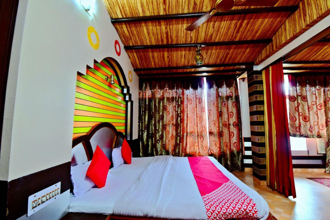 Oyo 26909 Hotel Paras Mandi Kültér fotó