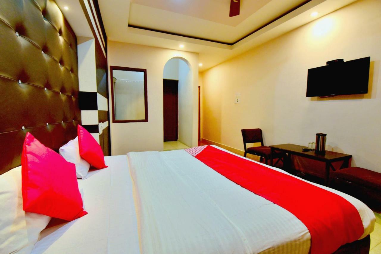 Oyo 26909 Hotel Paras Mandi Kültér fotó