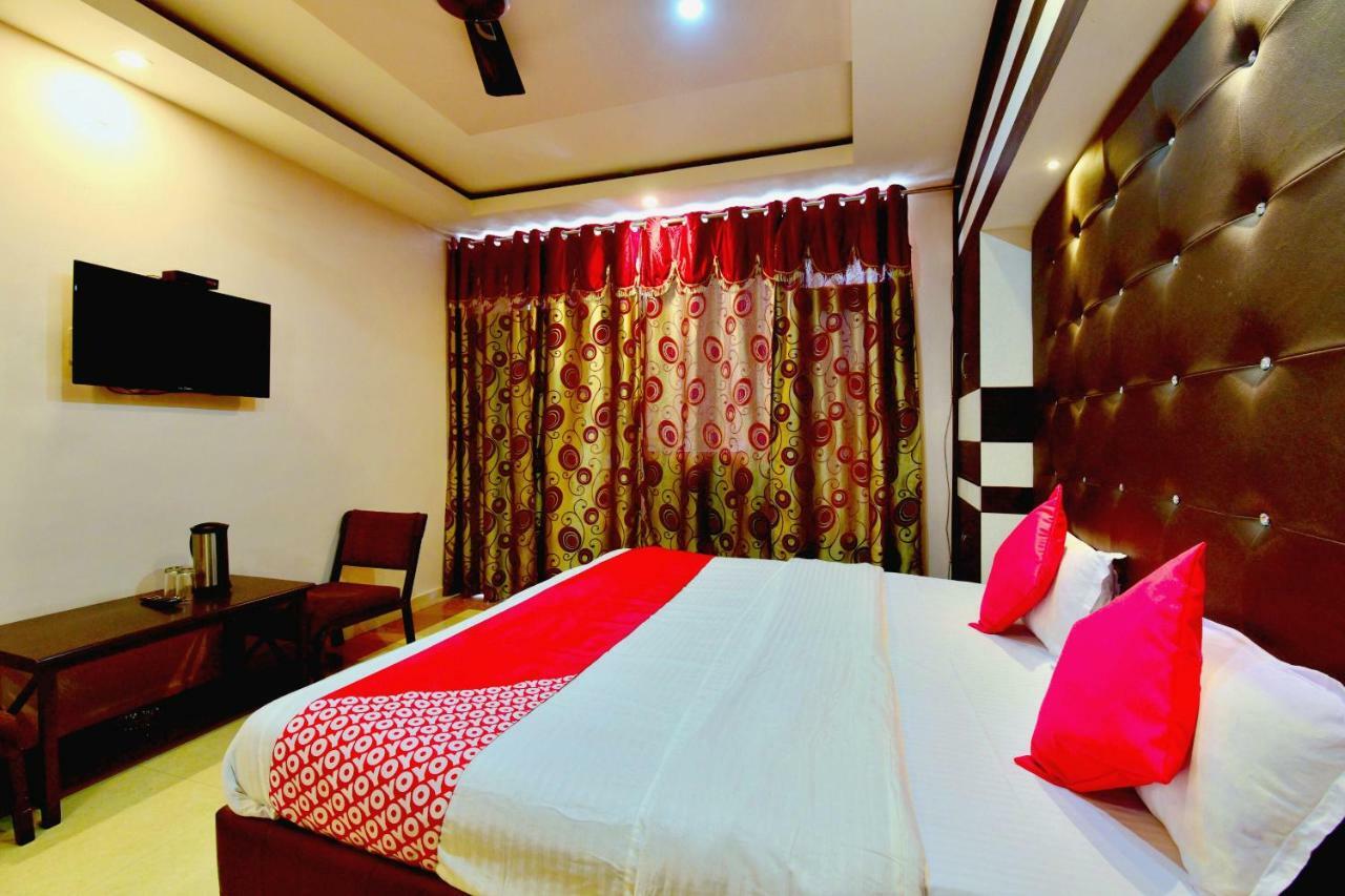 Oyo 26909 Hotel Paras Mandi Kültér fotó