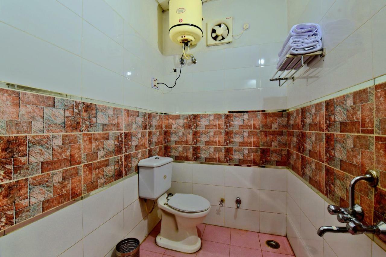 Oyo 26909 Hotel Paras Mandi Kültér fotó