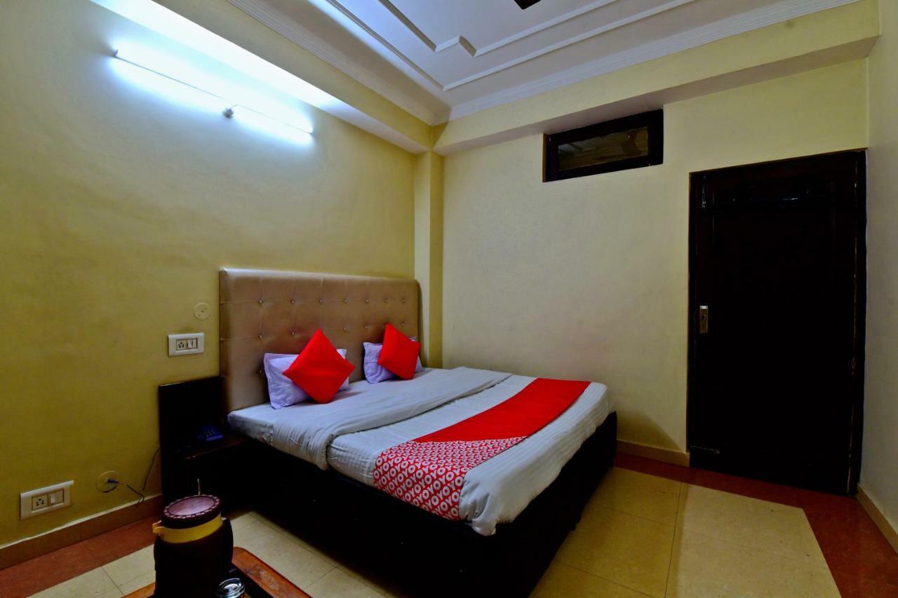 Oyo 26909 Hotel Paras Mandi Kültér fotó
