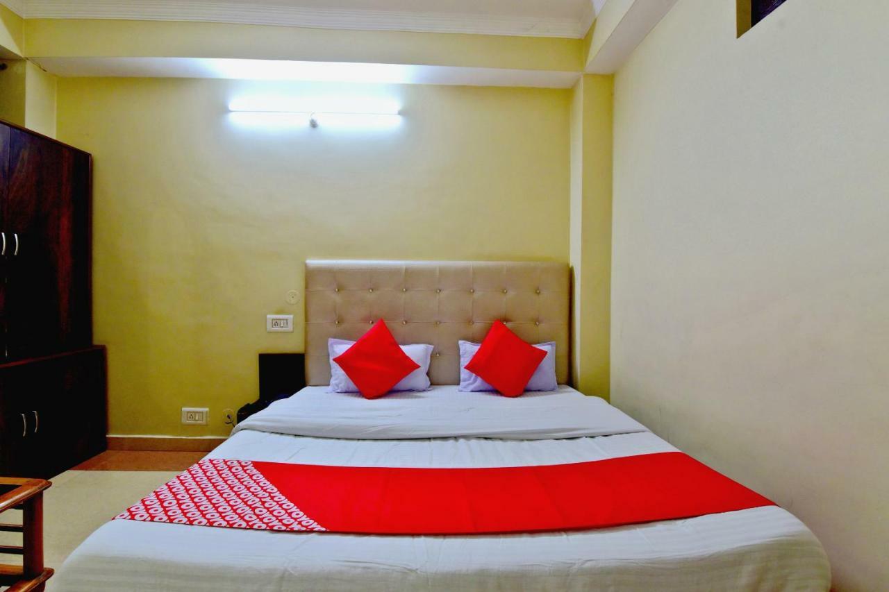 Oyo 26909 Hotel Paras Mandi Kültér fotó